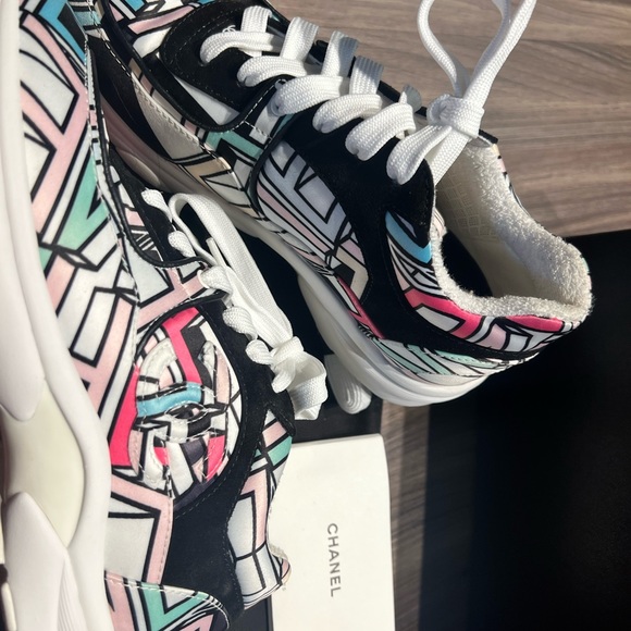 Great condition. Bought in Dubai. Comes with dust bags, extra laces and box. - Picture 2 of 7